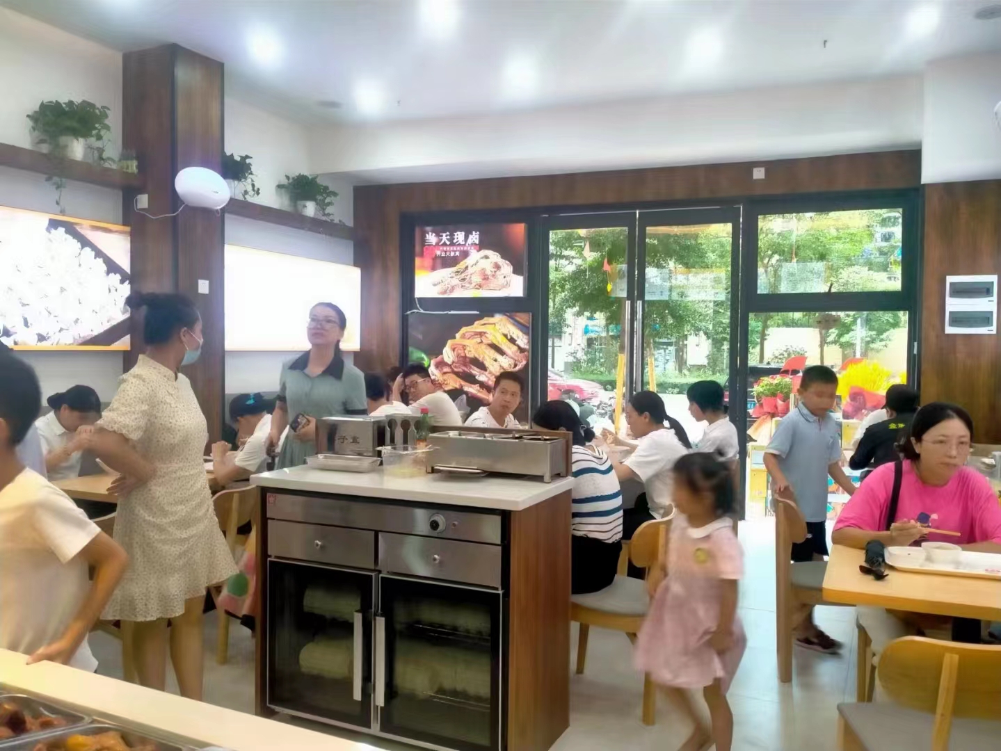 开店铺餐饮前期准备什么，开一家餐饮店前期要想好的3个问题